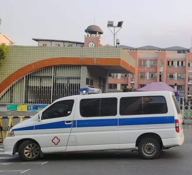 大兴救护车出租护送骨折病人一公里多少钱